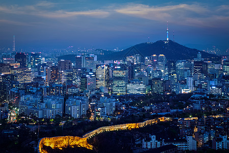 韩国景色首尔市中心的城市景观照明与灯南山首尔塔傍景色英旺山韩国首尔韩国夜首尔天际线背景