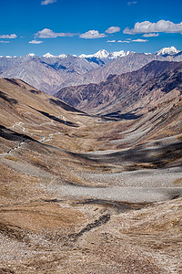 卡东拉山谷俯瞰卡拉科伦山脉道路世界上最高的机动通行证5602米拉达克,卡拉库伦山脉山谷道路,拉达克,图片