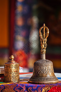 吐鲁克贡帕佛教寺院的宗教钟拉达克,佛教寺院的宗教钟高清图片