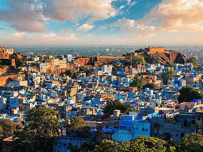 鸟瞰乔德普尔,也被称为蓝色城市,因为生动的蓝色油漆婆罗门房屋周围的梅尔兰加尔堡乔杜尔,拉贾斯坦邦,印度印度约德普尔蓝色城图片