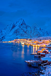 雷恩村夜间照明挪威洛福腾群岛雷恩村晚上挪威洛福腾群岛图片