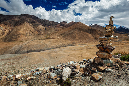 石山喜马拉雅山附近的KhardungLa通行证据称世界上最高的机动通行证5602米喜马拉雅山的石山图片