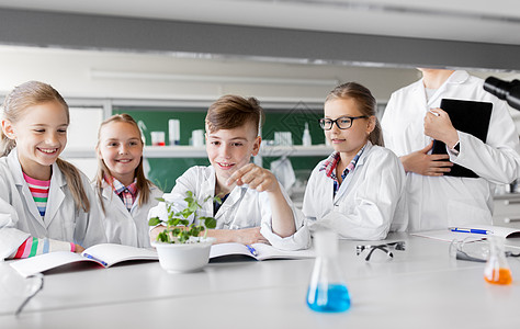 教育科学学校生物课上植物的孩子学生生物课上植物的孩子学生图片