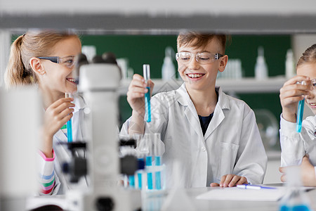 教育科学儿童学校实验室学化学的试管的孩子试管的孩子学校学化学图片