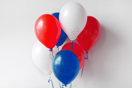 节日装饰红色,白色蓝色气球为7月4日生日聚会红色白色蓝色气球的派装饰图片