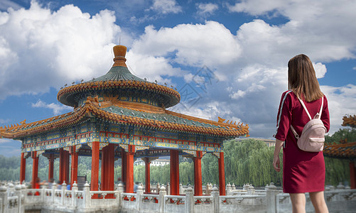 女游客北京旅游北海公园中国图片
