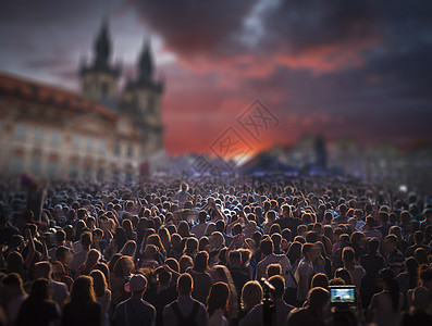 布拉格中心的音乐会很多人图片