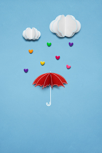 创意情人节照片伞与心雨下白色背景图片