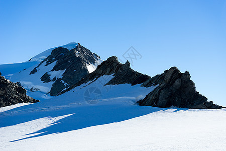 雪山自然的山景,雪晴朗的蓝天图片