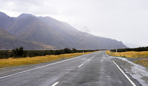 风景如画新西兰阿尔卑斯山道路的自然景观图片