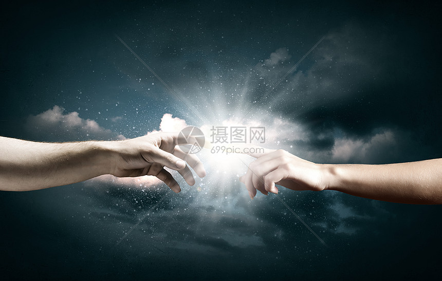 两只手用手指互相靠近