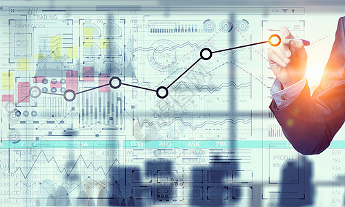 商业创新技术商人手绘媒体屏幕上的增长图图片