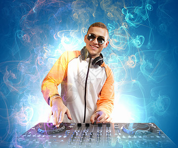 DJ个调音台设备来控制声音播放音乐DJ混合器图片