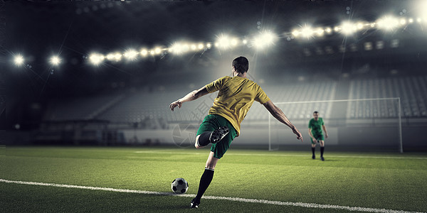 为梦想而战热足球时刻体育场球场的足球运动员为球而战背景