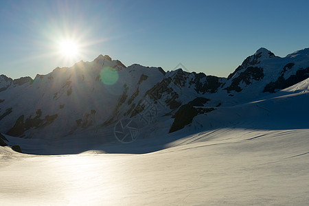 滑雪插画雪山山景雪,蓝天清澈背景