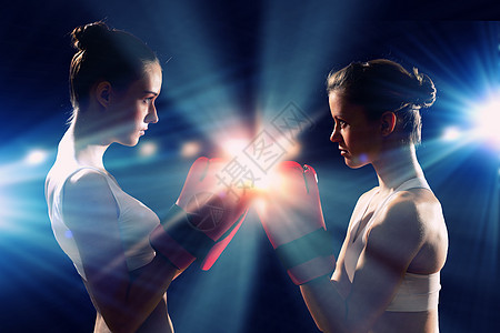 两个拳击手两个戴手套的拳击手女人打架前互相问候图片
