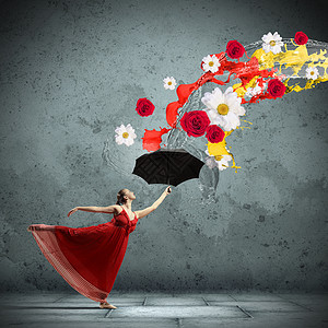 芭蕾舞穿着带伞的飞缎连衣裙芭蕾舞穿着飞缎连衣裙,带着雨伞鲜花图片
