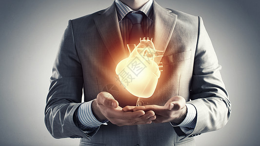 心脏健康商人持数字发光的心掌心图片