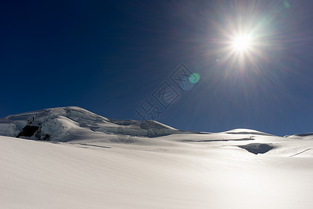 滑雪插画雪山山景雪,蓝天清澈背景