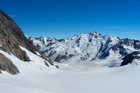 滑雪插画雪山山景雪,蓝天清澈背景
