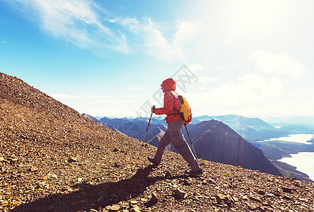 加大山区徒步旅行的人徒步旅行北美最受欢迎的娱乐活动活动很多风景如画的小径图片