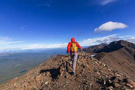 加大山区徒步旅行的人徒步旅行北美最受欢迎的娱乐活动活动很多风景如画的小径图片