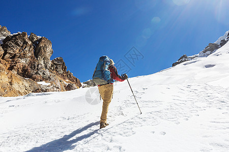 秘鲁科迪勒拉山的徒步旅行场景图片