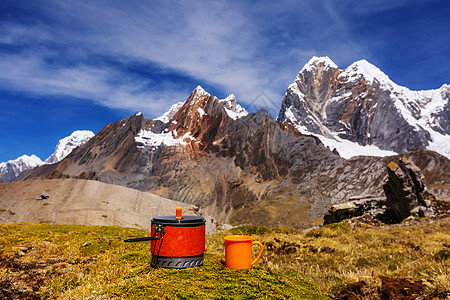 高山茶具秘鲁科迪勒拉华亚哈奇的徒步旅行场景图片