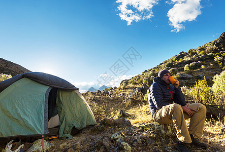 秘鲁科迪勒拉山的徒步旅行场景图片