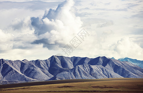 夏天阿拉斯加风景如画的山脉积雪覆盖的地块,冰川岩石峰图片