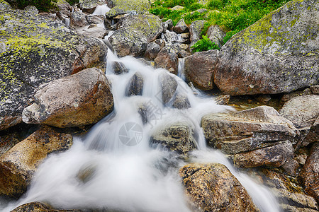 山中流水的小溪图片