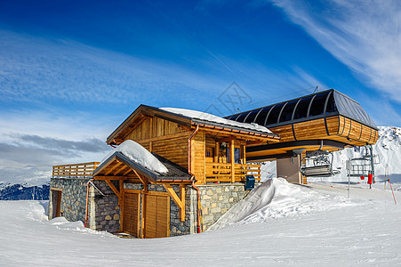 冬季山区滑雪缆车站,梅里贝尔,阿尔卑斯山,法国背景图片