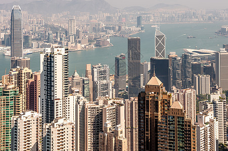 来自维多利亚峰的香港天际线景观图片