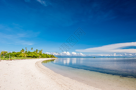 菲律宾热带岛屿上美丽的海滩图片