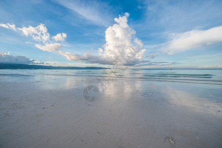 夏日海滩菲律宾Boracay海滩上方的天空背景