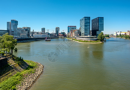 杜塞尔多夫城市景观莱茵河前图片