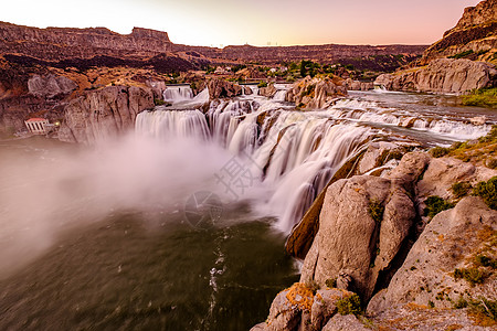 肖肖尼日落时双瀑布,爱达荷州,美国图片