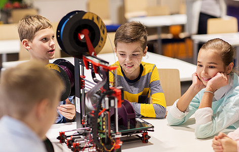 教育,儿童,技术,科学人的群快乐的孩子与3D打印机机器人学校课程图片