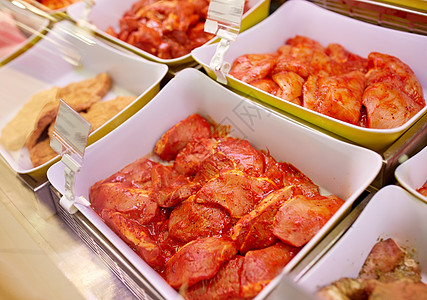 销售食品腌制肉类碗杂货店杂货店的碗里腌肉图片