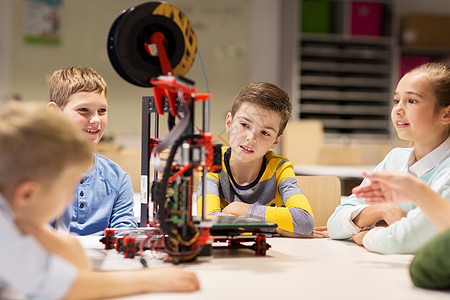 教育,儿童,技术,科学人的群快乐的孩子与3D打印机机器人学校课程车间高清图片素材