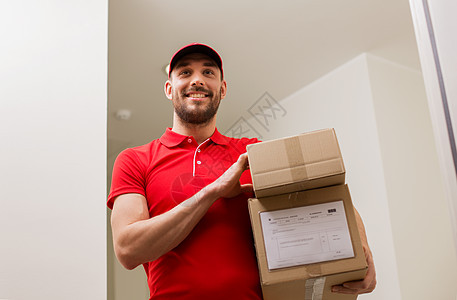 送货,邮件,人装运快乐的人穿着红色制服,包裹箱走廊开放的客户门口送货人顾客门口包裹箱图片