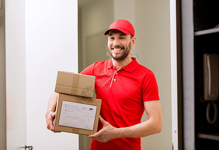 送货,邮件,人装运快乐的人穿着红色制服,包裹箱走廊开放的客户门口送货人顾客门口包裹箱图片