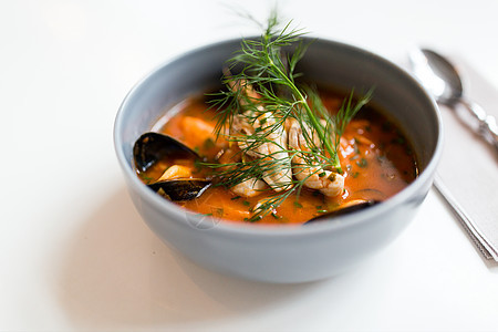 食物,新北欧美食,烹饪烹饪海鲜汤与鱼蓝色贻贝碗海鲜汤,碗里鱼蓝色贻贝图片