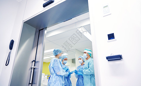 外科,医学人的群外科医生手术室医院交谈准备手术医院手术室的外科医生小图片