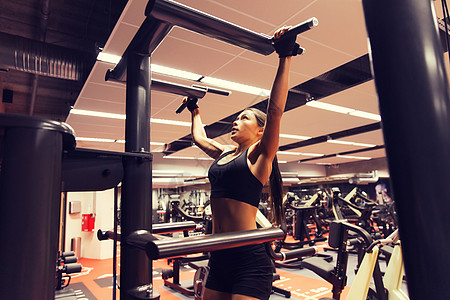 运动,健身,生活方式人的妇女锻炼仰卧坐健身房妇女健身房锻炼仰卧坐图片