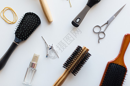 头发工具,美容美发剪刀,同的刷子,剪辑造型喷雾白色背景剪刀,刷子,夹子造型喷雾图片