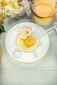 璃板与蜂蜜北斗七星,杯茶与春花,顶部视图图片