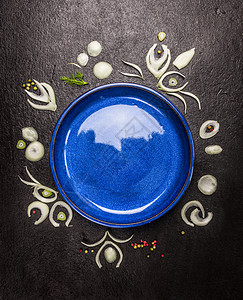 瓷器图案空蓝盘子,洋葱淅淅,非暗石背景背景