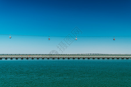 空中缆车瓦斯科达加马桥里斯本,葡萄牙图片