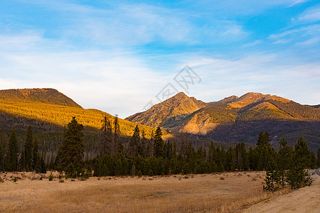 日出时的鲍恩山位于科罗拉多州洛基山公园图片